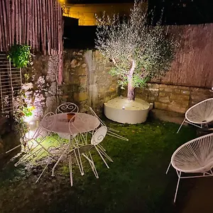 Ty Laumann Petite Maison Jardin Sur Le Port De Avec Parking Souterrain Apartment Vannes
