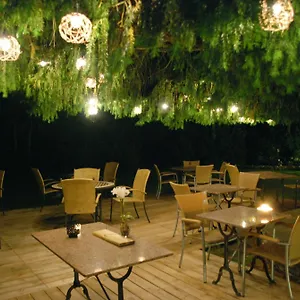Le Troubadour Hotel